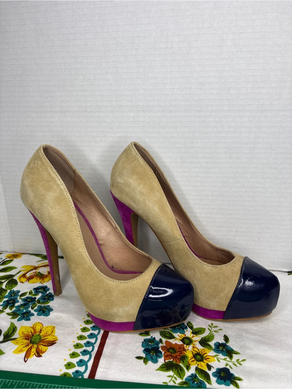 Aldo Beige Suede Pumps with Navy Patent Toe Purple Accents Grad Business Party